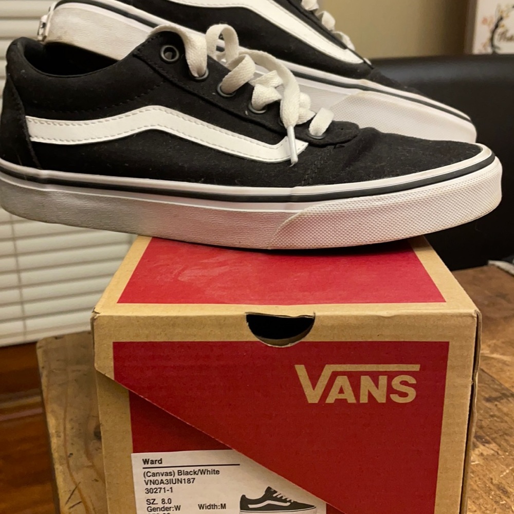Women’s Van size 8 Black/white